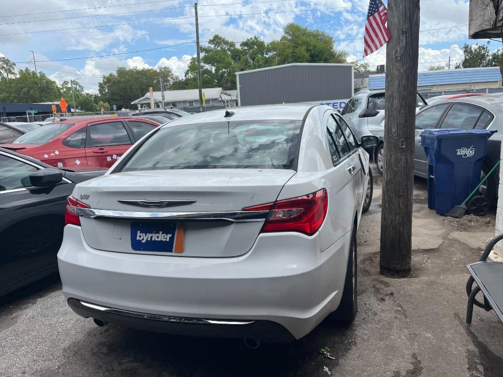 2013 Chrysler 200 Limited - Photo 10