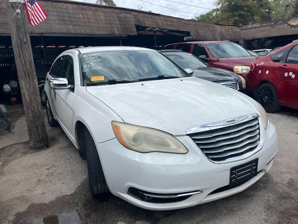 2013 Chrysler 200 Limited - Photo 8