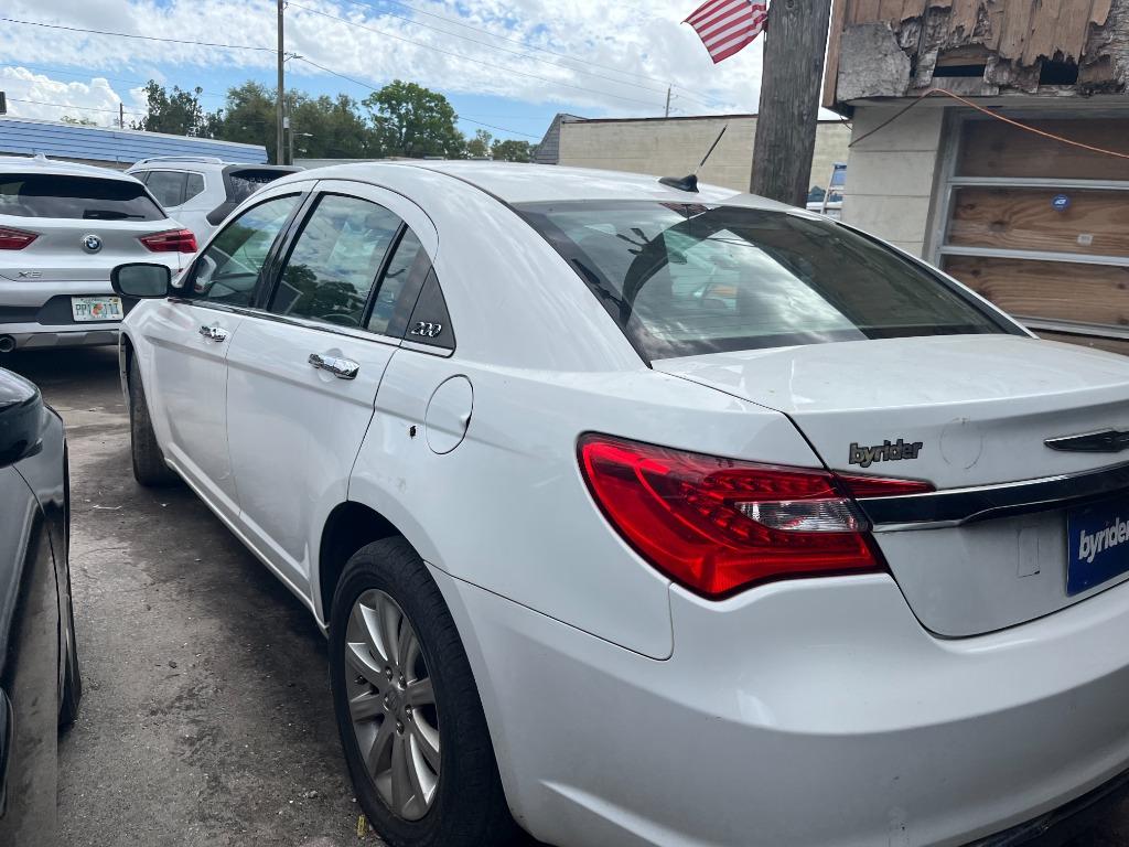 2013 Chrysler 200 Limited - Photo 6